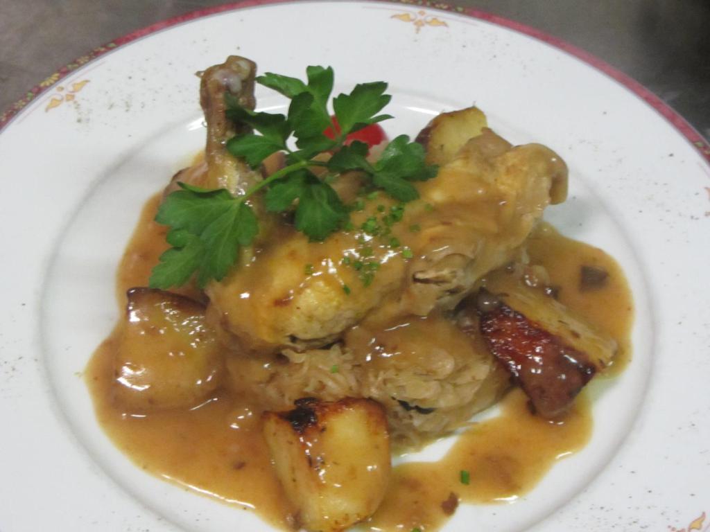 Logis-Hotel Restaurant Auberge Les Vallees Du Perche Vicheres ภายนอก รูปภาพ