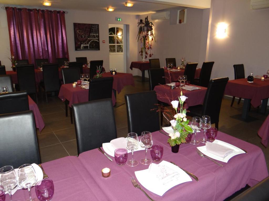 Logis-Hotel Restaurant Auberge Les Vallees Du Perche Vicheres ภายนอก รูปภาพ