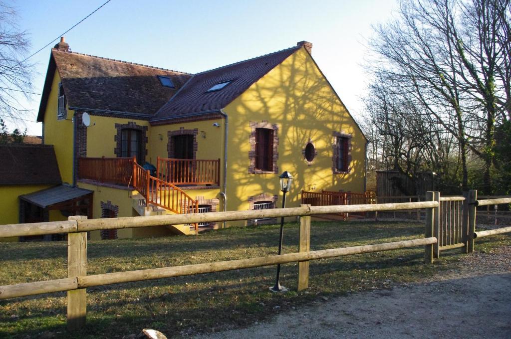 Logis-Hotel Restaurant Auberge Les Vallees Du Perche Vicheres ภายนอก รูปภาพ