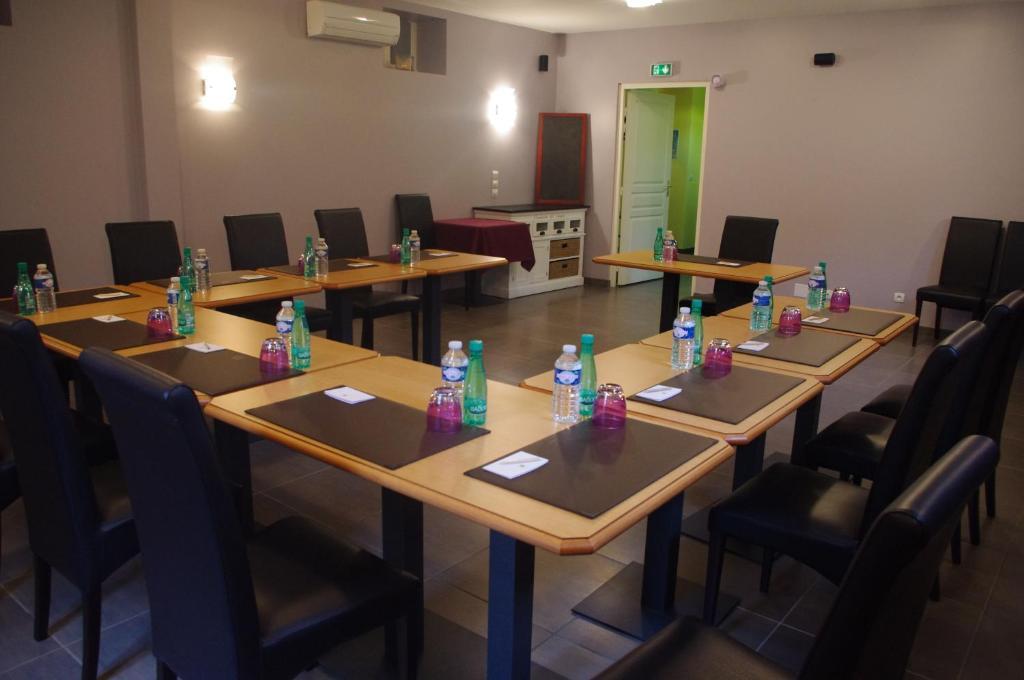 Logis-Hotel Restaurant Auberge Les Vallees Du Perche Vicheres ภายนอก รูปภาพ