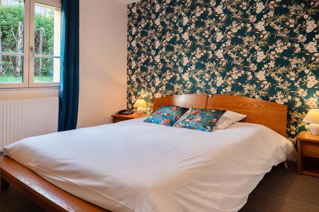 Logis-Hotel Restaurant Auberge Les Vallees Du Perche Vicheres ภายนอก รูปภาพ
